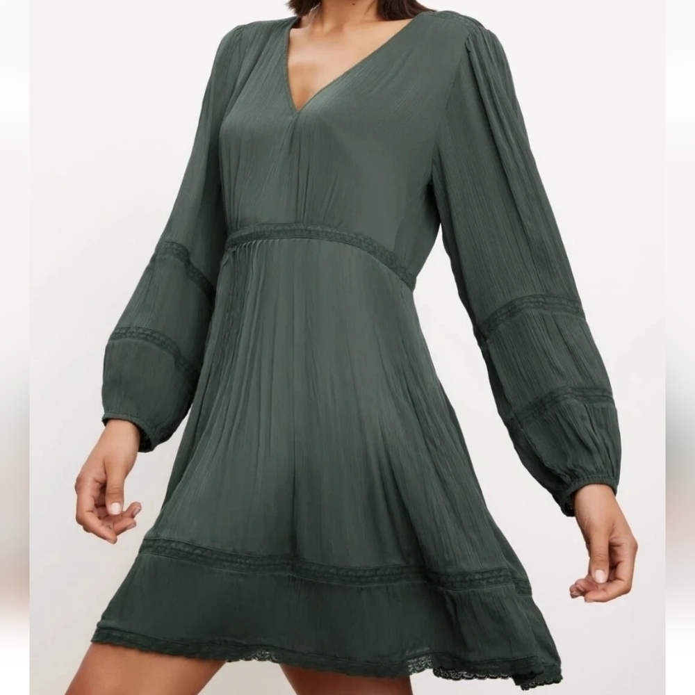 NWT Velvet by Graham & Spencer Green   Bethel Lace dress with V-Neck, XSMALL